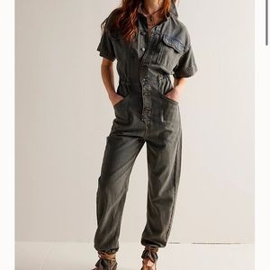 Free People denim coveralls. Size large. Perfect for fall.